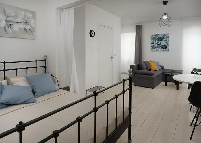 Antons 2 Διαμέρισμα Πούλα